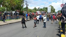 Demo di DPRD Papua Pegunungan Ricuh, Wakapolres Jayawijaya-Legislator Luka