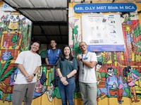 Rika Juniaty Tanzil, Chief Financial Officer MR.D.I.Y. Indonesia (kedua kanan), bersama Joshua Valentino, Chief Operating Officer dan Co-Founder Rekosistem (kanan) dan Muchamad Ikhsan Destian, Co-Founder Pandawara Group (kiri) dalam acara peluncuran