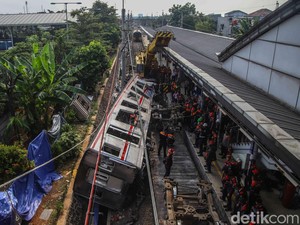 Cerita Sausan Terpental ke Rak Bagasi Saat Tabrakan KA Argo Bromo-KRL