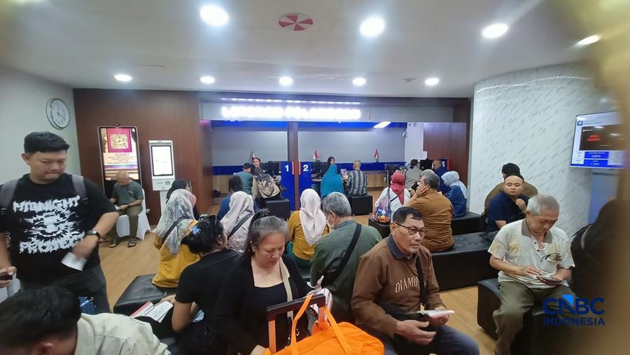 Imbas kecelakaan kereta api di wilayah Bekasi masih terasa hingga Selasa (28/4/2026). Gangguan operasional yang terjadi membuat arus perjalanan kereta api jarak jauh dari Stasiun Gambir terganggu, bahkan sejumlah perjalanan harus dibatalkan demi kese