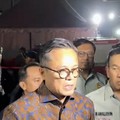 Kepala BP BUMN Dony Oskaria meninjau langsung lokasi musibah kecelakaan kereta api di wilayah Bekasi Timur, Selasa (28/4/2026) dini hari. (Dok. Tim Media Dony Oskaria)
