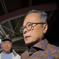 Kepala BP BUMN Dony Oskaria meninjau langsung lokasi musibah kecelakaan kereta api di wilayah Bekasi Timur, Selasa (28/4/2026) dini hari. (Dok. Tim Media Dony Oskaria)