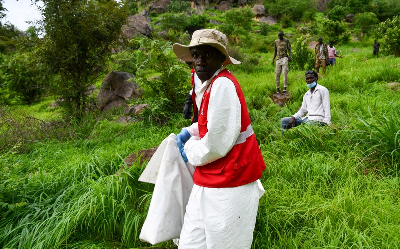 Kondisi usai kecelakaan pesawat di Juda, Sudan Selatan, Senin (27/4/2026). (REUTERS/Samir Bol)