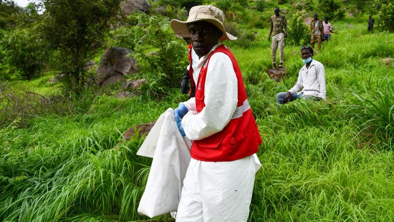 Kondisi usai kecelakaan pesawat di Juda, Sudan Selatan, Senin (27/4/2026). (REUTERS/Samir Bol)