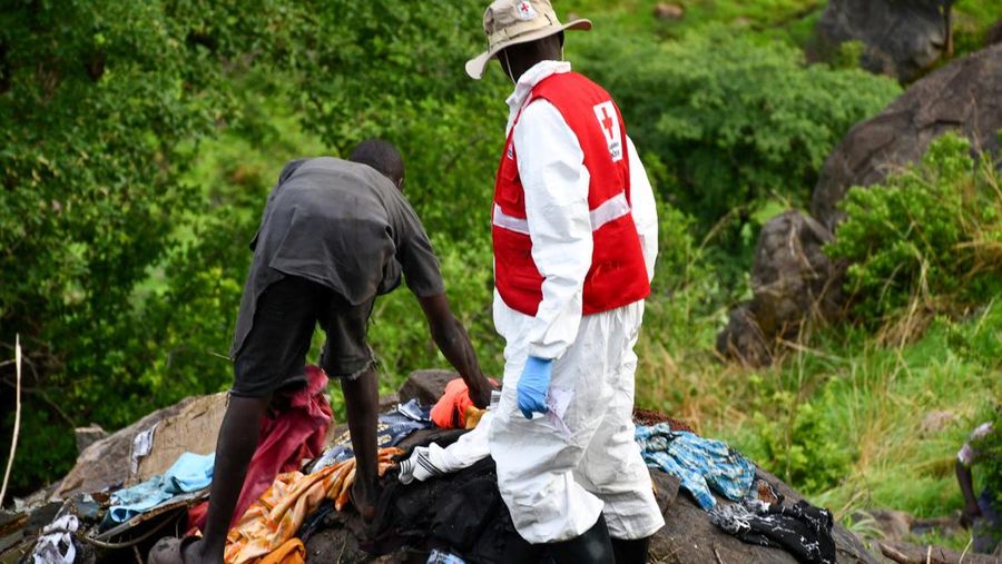 Kondisi usai kecelakaan pesawat di Juda, Sudan Selatan, Senin (27/4/2026). (REUTERS/Samir Bol)