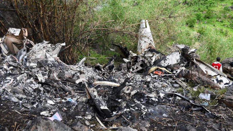 Kondisi usai kecelakaan pesawat di Juda, Sudan Selatan, Senin (27/4/2026). (REUTERS/Samir Bol)