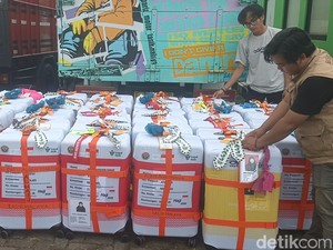 Cara Unik Jemaah Haji di Tasikmalaya Tandai Koper