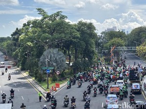 Kendaraan Dialihkan dari Raya Darmo Surabaya Imbas Demo Ojol