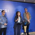 Menkomdigi Meutya Hafid saat konferensi pers di Kantor Komdigi, Selasa (28/4/2026). (CNBC Indonesia/Intan)
