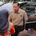 Menteri Koordinator Bidang Infrastruktur dan Pembangunan Kewilayahan, Agus Harimurti Yudhono (AHY) tiba di RSUD Bekasi untuk melihat korban kecelakaan kereta Api, Bekasi, Jawa Barat, Selasa (28/4/2026). (CNBC Indonesia/Muhammad Sabki)