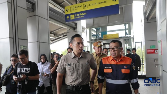 AHY Turun Gunung Cek Langsung Lokasi Tabrakan Kereta di Bekasi Timur