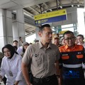 Menteri Koordinator Bidang Infrastruktur dan Pembangunan Kewilayahan, Agus Harimurti Yudhoyono (AHY) meninjau proses evakuasi korban kecelakaan kereta di Stasiun Bekasi Timur, Selasa (28/04/2026). (CNBC Indonesia/Muhammad Sabki)