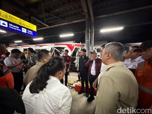 Menhub Sambangi Lokasi Kecelakaan Kereta di Bekasi, Serahkan Investigasi ke KNKT