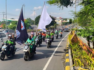 Ratusan Ojol Sidoarjo Mulai Bergerak Gabung Demo di Surabaya