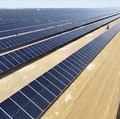 Panel surya di pembangkit listrik tenaga surya (PLTS) Basra Sun di Basra. Irak. (Tangkapan Layar Video/REUTERS)