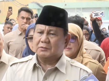 Foto: Presiden Prabowo Subianto telah menyelesaikan kunjungan ke Rumah Sakit Umum Daerah Kota Bekasi, untuk menjenguk korban tabrakan KA Argo Bromo Anggrek dengan KRL Commuter Line, Selasa (28/4/2026) pagi. (Tangkapan Layar CNN Indonesia TV)
