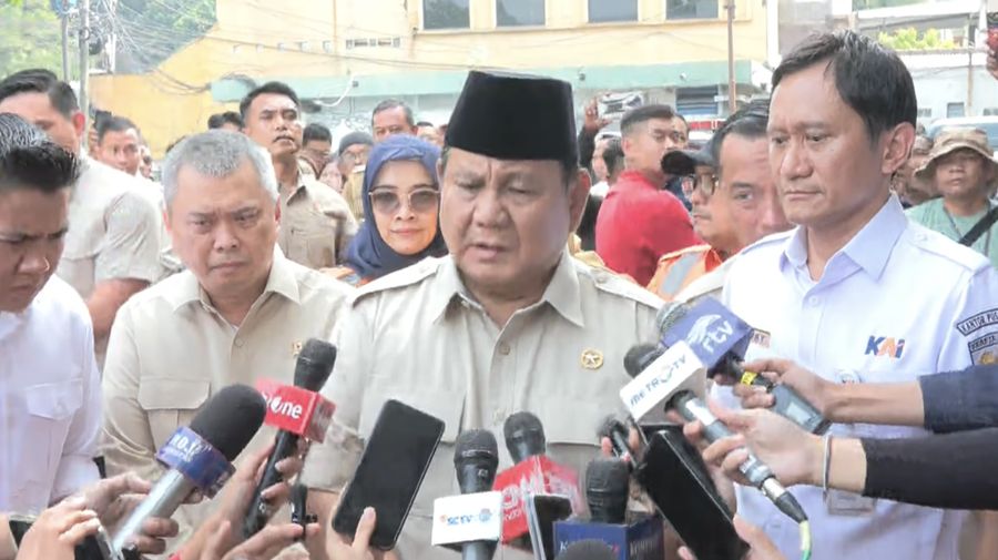 Foto: Presiden Prabowo Subianto memberikan keterangan kepada wartawan di Rumah Sakit Umum Daerah Kota Bekasi, Provinsi Jawa Barat, Selasa (28/4/2026) pagi. (Tangkapan layar YouTube Sekretariat Presiden)