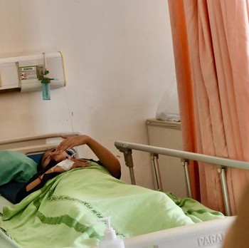 Presiden Prabowo Subianto langsung menjenguk korban kecelakaan tabrakan kereta api yang dirawat di RSUD dr. Chasbullah Abdulmadjid, Kota Bekasi, pada Selasa pagi, 28 April 2026. Presiden tiba di lokasi sekitar pukul 08.39 WIB. (Dok. BPMI)