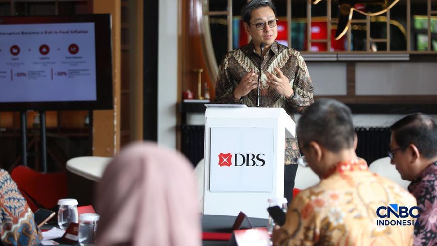 President Director of Bank DBS Indonesia Lim Chu Chong, menyampaikan keynote speech dalam acara Coffee Morning dengan tema "Securing Indonesia Food Sovereignty through Value Chain and Financing Amid Global Disruption" di Parle Senayan, Jakarta, Selas