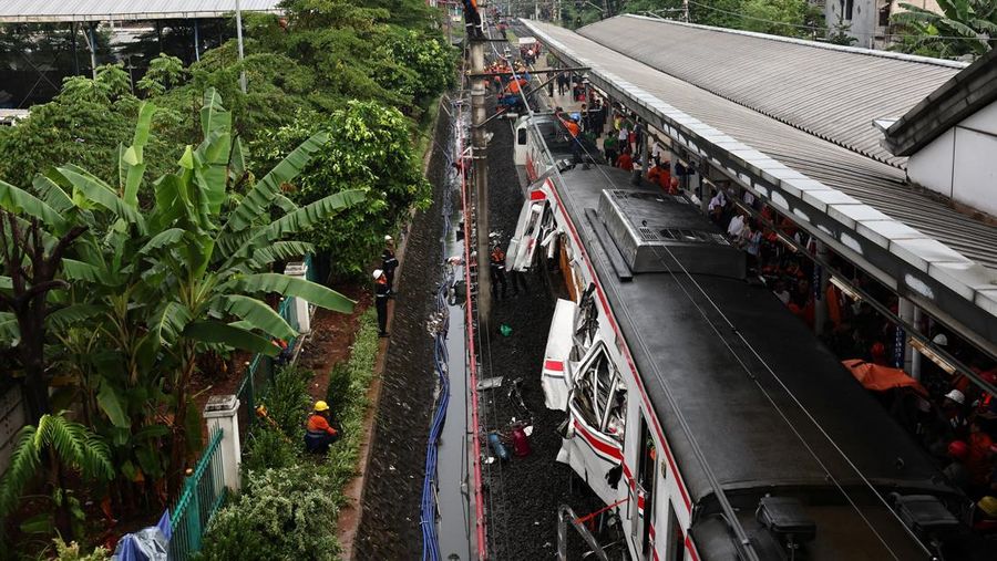PT Kereta Api Indonesia (Persero) mencatat sebanyak 240 penumpang KA Argo Bromo Anggrek selamat. Sementara itu, penumpang KRL tercatat 7 orang meninggal dunia dan 82 orang mengalami luka-luka yang saat ini telah mendapatkan penanganan medis, Selasa (