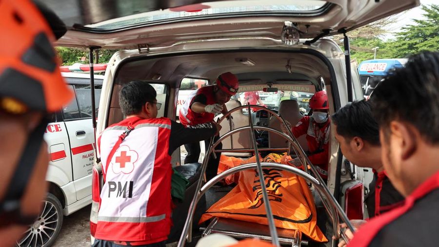 PT Kereta Api Indonesia (Persero) mencatat sebanyak 240 penumpang KA Argo Bromo Anggrek selamat. Sementara itu, penumpang KRL tercatat 7 orang meninggal dunia dan 82 orang mengalami luka-luka yang saat ini telah mendapatkan penanganan medis, Selasa (