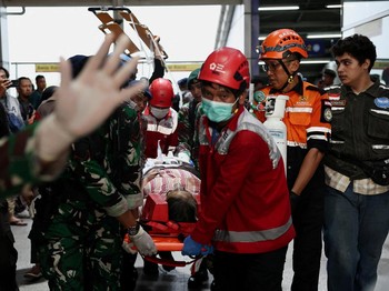 PT Kereta Api Indonesia (Persero) mencatat sebanyak 240 penumpang KA Argo Bromo Anggrek selamat. Sementara itu, penumpang KRL tercatat 14 orang meninggal dunia dan 84 orang mengalami luka-luka yang saat ini telah mendapatkan penanganan medis, Selasa