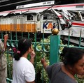 PT Kereta Api Indonesia (Persero) mencatat sebanyak 240 penumpang KA Argo Bromo Anggrek selamat. Sementara itu, penumpang KRL tercatat 7 orang meninggal dunia dan 82 orang mengalami luka-luka yang saat ini telah mendapatkan penanganan medis, Selasa (