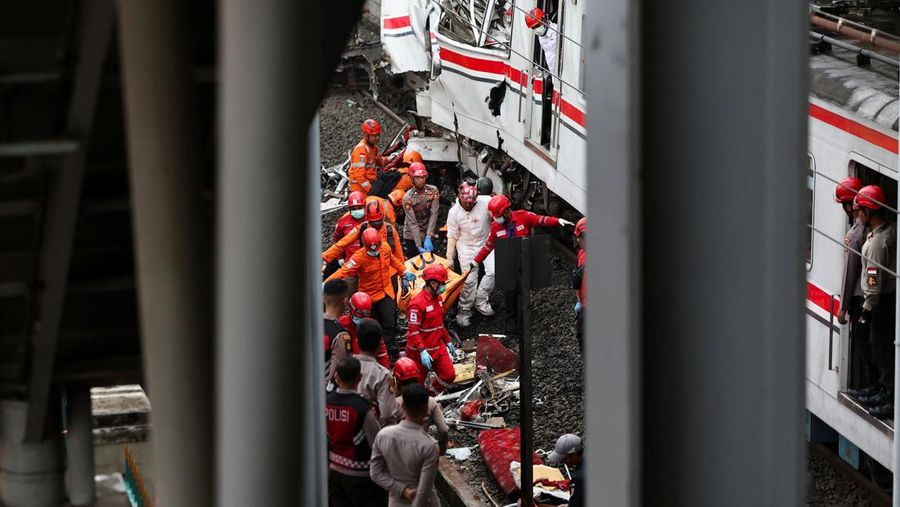 PT Kereta Api Indonesia (Persero) mencatat sebanyak 240 penumpang KA Argo Bromo Anggrek selamat. Sementara itu, penumpang KRL tercatat 7 orang meninggal dunia dan 82 orang mengalami luka-luka yang saat ini telah mendapatkan penanganan medis, Selasa (
