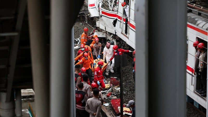 PT Kereta Api Indonesia (Persero) mencatat sebanyak 240 penumpang KA Argo Bromo Anggrek selamat. Sementara itu, penumpang KRL tercatat 7 orang meninggal dunia dan 82 orang mengalami luka-luka yang saat ini telah mendapatkan penanganan medis, Selasa (
