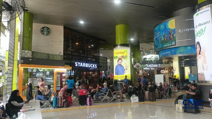 Suasana Stasiun Gambir, Selasa (28/4/2026). (CNBC Indonesia/Ferry Sandi)