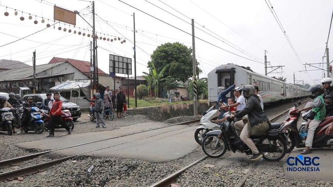 Airlangga Ungkap Sumber Daya Perbaikan 1.800 Perlintasan Kereta Api
