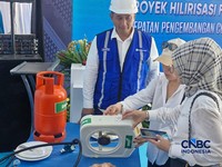 Acara peresmian groundbreaking Proyek Hilirisasi Fase ke-2 pengembangan batu bara menjadi Dimethyl Ether (DME) di Kawasan Industri Bukit Asam PTBA di Tanjung Enim, Sumatra Selatan, Rabu (29/4/2026). (CNBC Indonesoa/Verda Nano Setiawan)