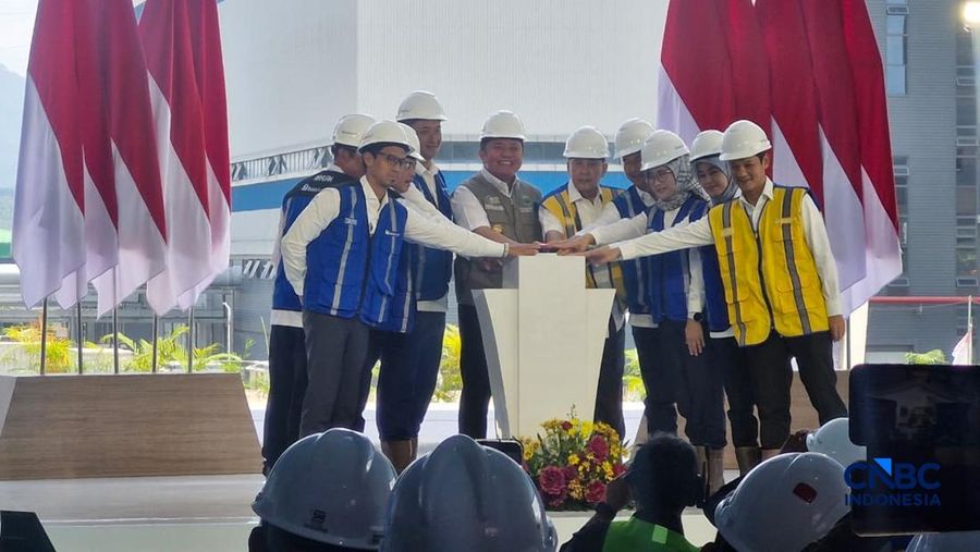 Acara peresmian groundbreaking Proyek Hilirisasi Fase ke-2 pengembangan batu bara menjadi Dimethyl Ether (DME) di Kawasan Industri Bukit Asam PTBA di Tanjung Enim, Sumatra Selatan, Rabu (29/4/2026). (CNBC Indonesoa/Verda Nano Setiawan)