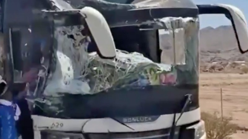 Bus jemaah haji Indonesia kecelakaan. (Tangkapan Layar Video/X)