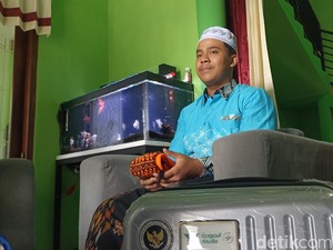 Kenalkan Hasby, Calon Haji Usia 18 Tahun Asal Blitar yang Gantikan Ayah
