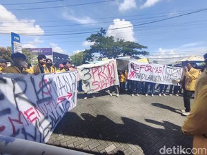 Mahasiswa di Sidoarjo Demo Kampus, Ini Tuntutannya