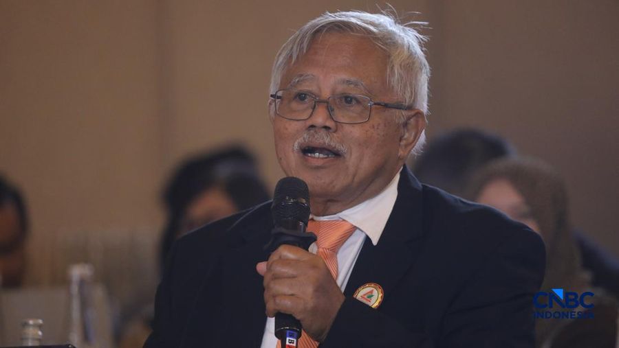 Dewan Pengawas Asosiasi Penambang Nikel Indonesia, Djoko Widajatno menyampaikan pemaparan dalam acara EV Transition in Mining Industry Outlook 2026 di Jakarta, Rabu (29/4/2026). (CNBC Indonesia/Tri Susilo)