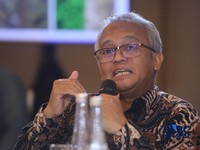 Direktur Pencegahan Dampak Lingkungan Kebijakan Wilayah dan Sektor, Kementerian Lingkungan Hidup/Badan Pengendalian Lingkungan Hidup Republik Indonesia, Widhi Handoyo menyampaikan pemaparan dalam acara EV Transition in Mining Industry Outlook 2026 di