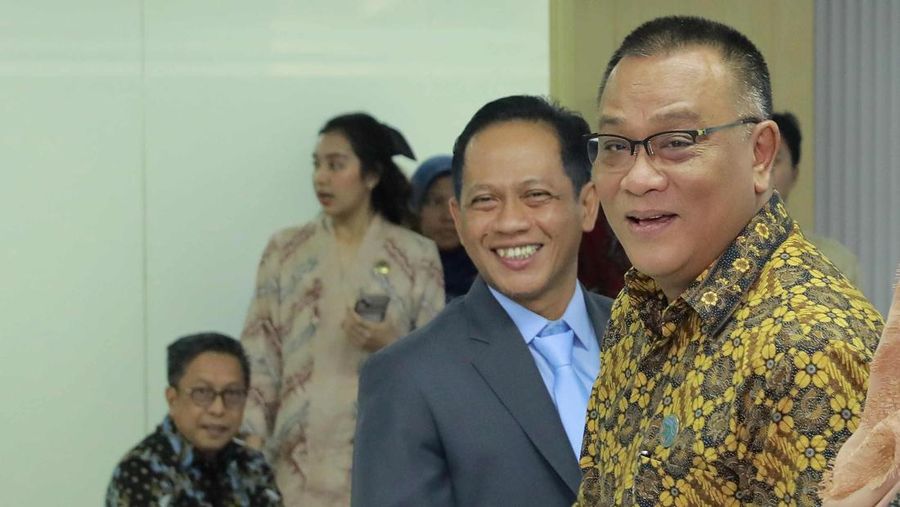 Jumhur Hidayat resmi menjabat sebagai Menteri Lingkungan Hidup, menggantikan Hanif Faisol Nurofiq nan bergeser menjadi Wakil Menteri Koordinator bagian Pangan. (CNBC Indonesia/Muhammad Sabki)