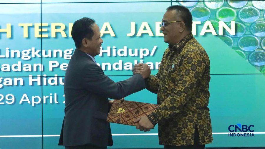 Jumhur Hidayat resmi menjabat sebagai Menteri Lingkungan Hidup, menggantikan Hanif Faisol Nurofiq nan bergeser menjadi Wakil Menteri Koordinator bagian Pangan. (CNBC Indonesia/Muhammad Sabki)