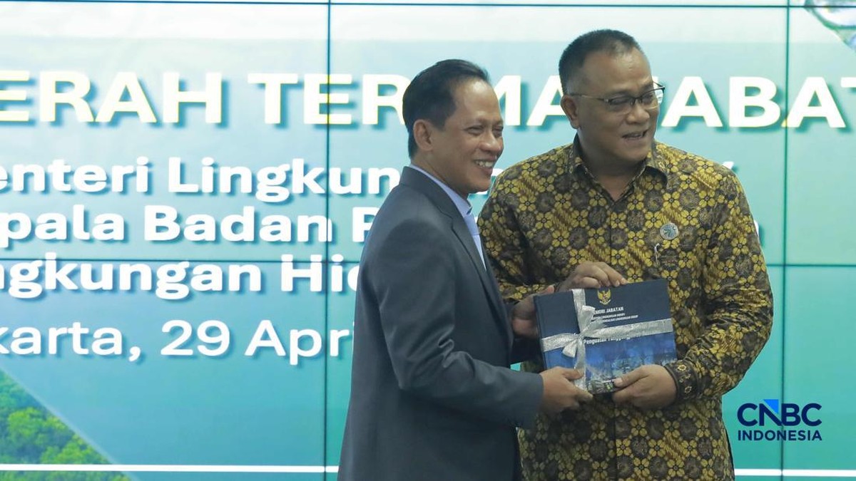 Hanif Faisol Serahkan Dokumen dan Plakat, Jumhur Sah Jadi Menteri LH