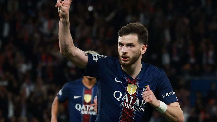 Khvicha Kvaratskhelia merayakan gol keempat Paris Saint-Germain saat menghadapi Bayern Munich pada leg pertama semifinal Liga Champions UEFA di Parc des Princes, Selasa (28/4/2026).