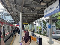 KRL Blue Line sudah berhenti di Stasiun Bekasi Timur. (Dok. KAI)