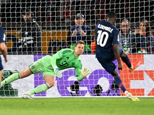 Manuel Neuer Memble di Paris: 0 Saves, 5 Kali Kebobolan