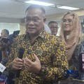 Menteri Lingkungan Hidup yang baru yakni Jumhur Hidayat dalam konferensi pers di Jakarta, Rabu (29/4/2026). (CNBC Indonesia/Chandra Dwi Pranata)