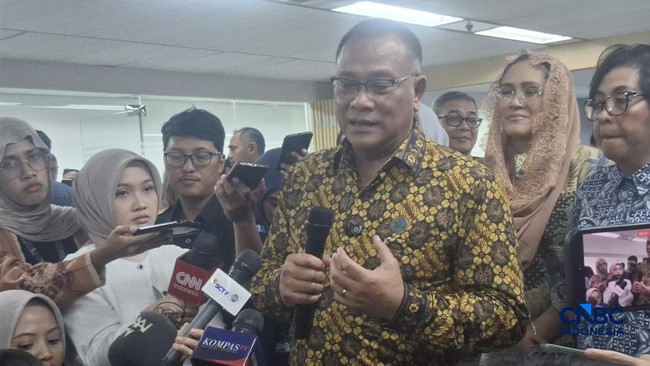 Menteri Lingkungan Hidup Jumhur Mau Bereskan Masalah Sampah