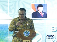 Menteri Lingkungan Hidup/Kepala Badan Pengendalian Lingkungan Hidup (BPLH) Jumhur Hidayat. (CNBC Indonesia/Muhammad Sabki)