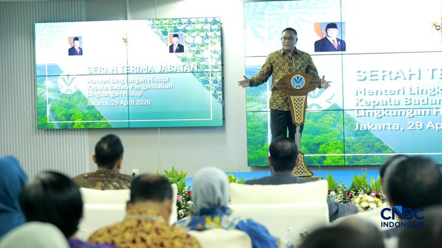 Menteri Lingkungan Hidup/Kepala Badan Pengendalian Lingkungan Hidup (BPLH) Jumhur Hidayat. (CNBC Indonesia/Muhammad Sabki)