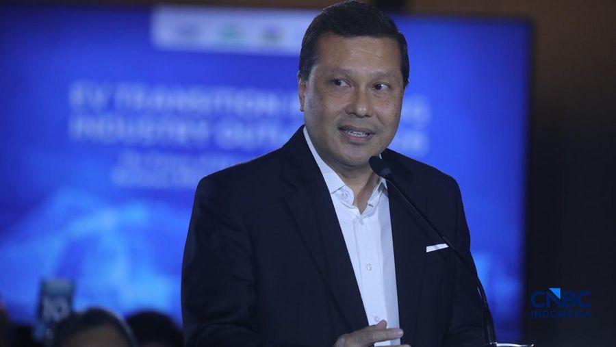 Presiden Direktur PT Gaya Makmur Mobil, Frankie S. Makaminang menyampaikan pemaparan dalam acara EV Transition in Mining Industry Outlook 2026 di Jakarta, Rabu (29/4/2026). (CNBC Indonesia/Tri Susilo)