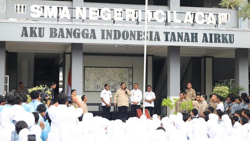 Presiden Prabowo Subianto mengunjungi SMA Negeri 1 Cilacap, Rabu (29/4/2026). (Dok. Tim Media Presiden)